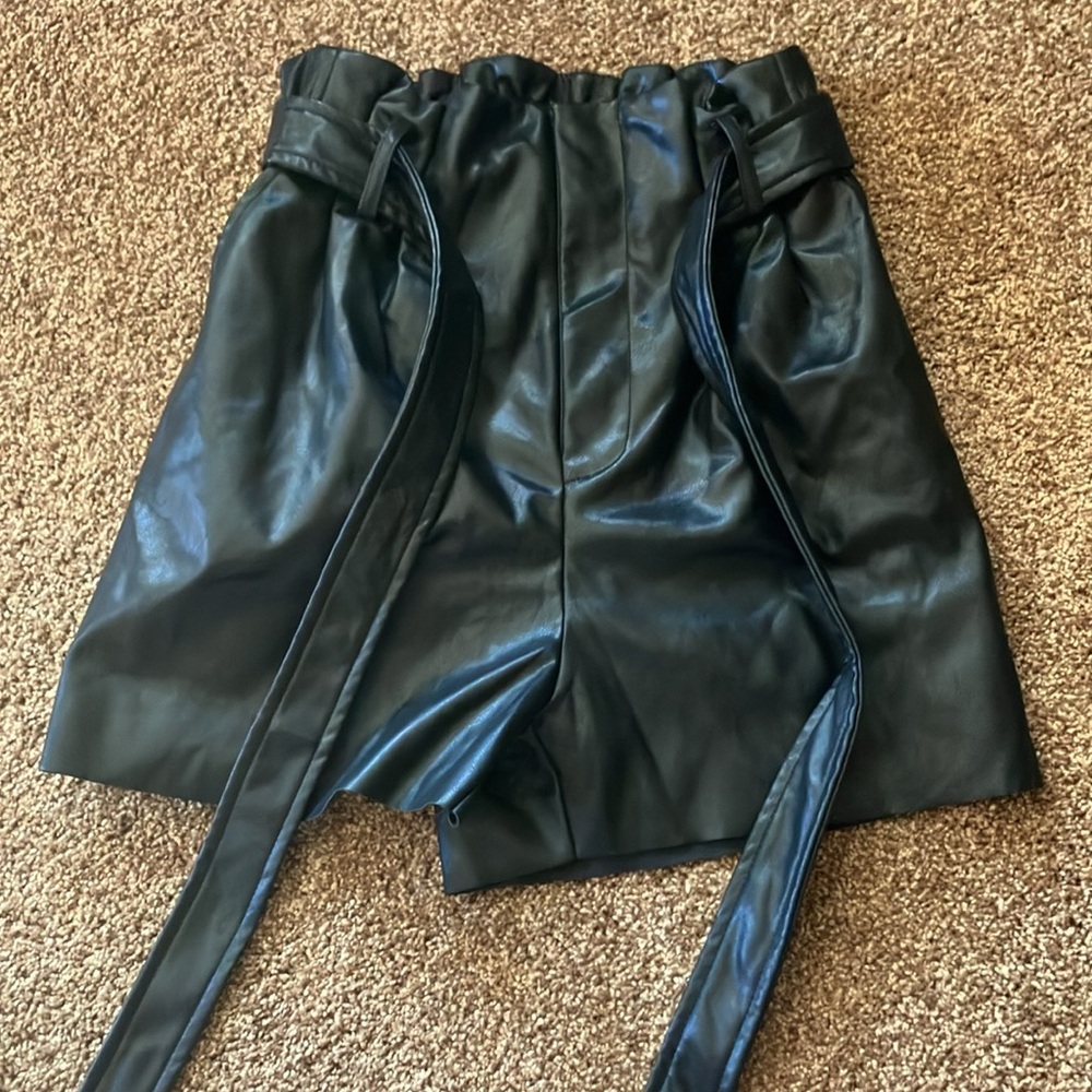 ZENANA. VEGAN LEATHER PAPERBAG SHORTS &  BELT. SIZE SMALL. HAS TWO POCKETS! NWT
